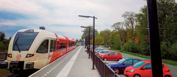 Arrivatrein op het station Veendam